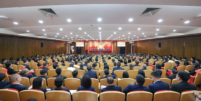 宜化集團(tuán)2024年度工作總結(jié)暨技術(shù)創(chuàng)新表彰大會(huì)、七屆四次職工代表大會(huì)勝利閉幕(圖1)